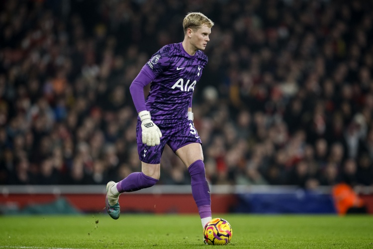 fbsports-TA：图多尔17分钟换金斯基，这是终极的背叛，像直接把他推去喂狼