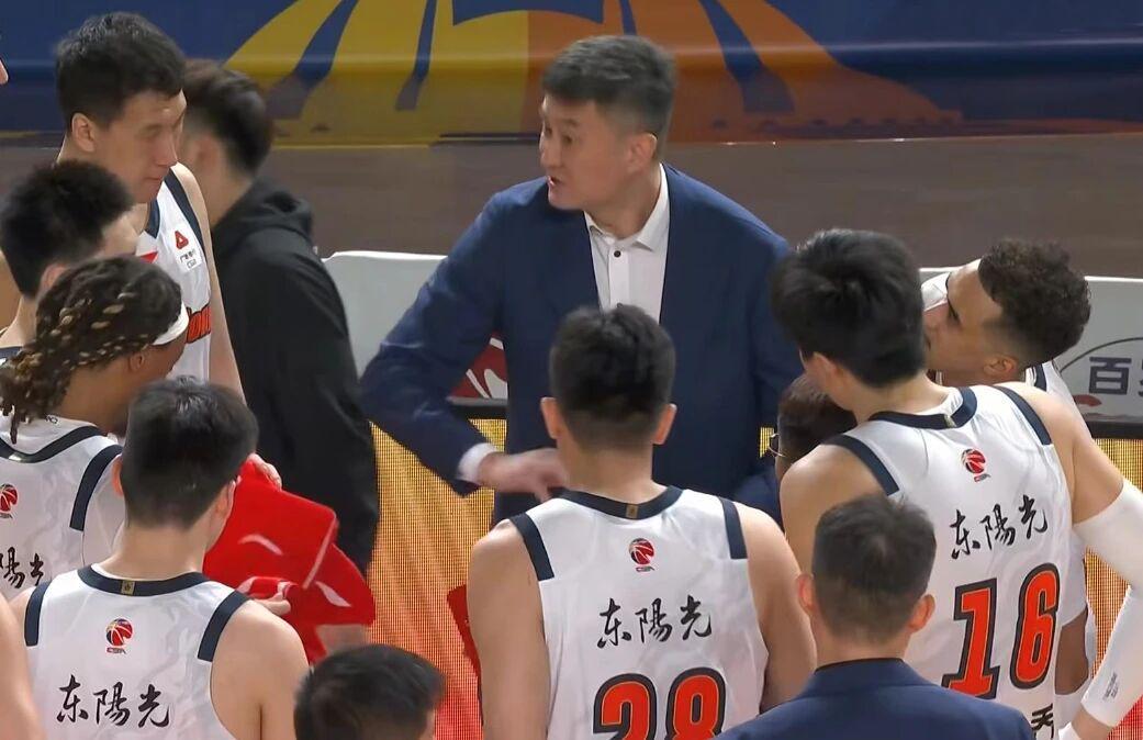 fbsports-广东男篮惨遭18分逆转，北京33分大胜 辽宁复仇深圳 上海力克北控