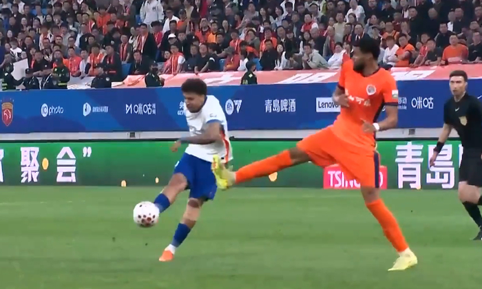fbsports-1-4！泰山失误不断+毫无斗志，一场惨痛失利引发连环质疑|青岛海牛|泰山队|克雷桑|山东泰山|中超联赛_新浪体育_新浪新闻