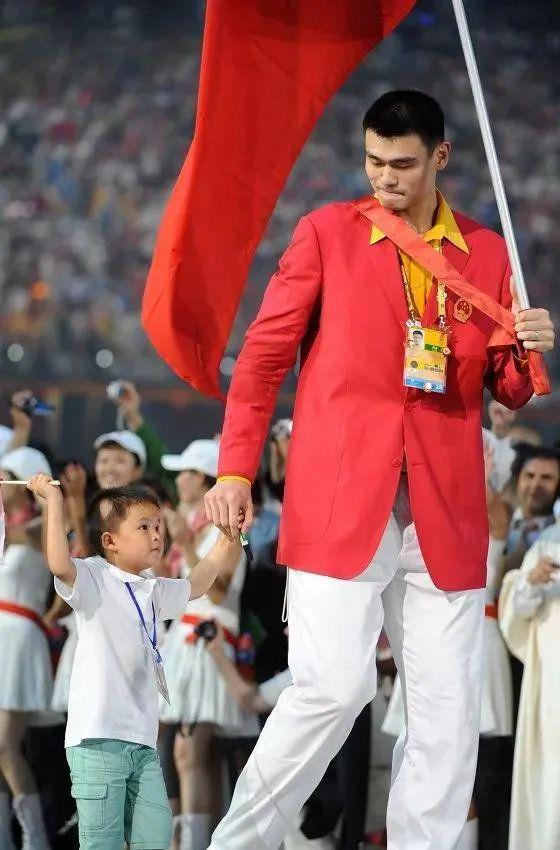 fbsports-林浩:汶川地震9岁小英雄,被姚明抱上奥运,发誓考清华,现状如何